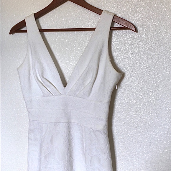 Donna Ricco Dresses & Skirts - White Donna Ricco dress above the knee